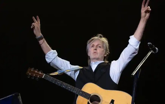 Paul McCartney a electrizat publicul la Festivalul Glastonbury, alături de Bruce Springsteen şi Dave Grohl