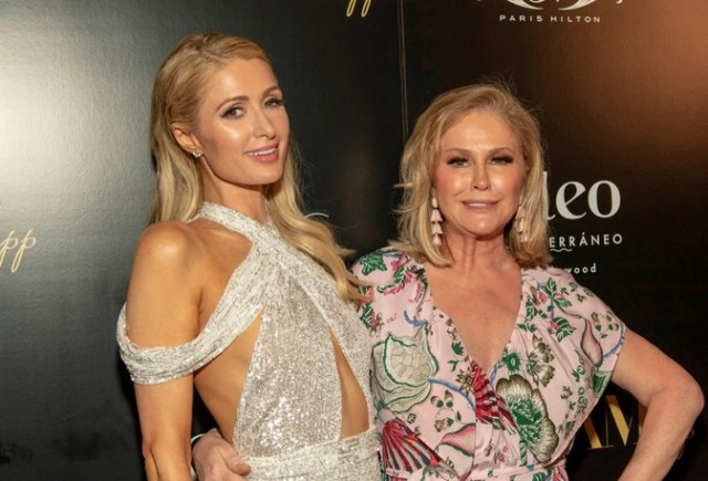 Cât de mult s-a cuminţit Paris Hilton de când e nevastă!