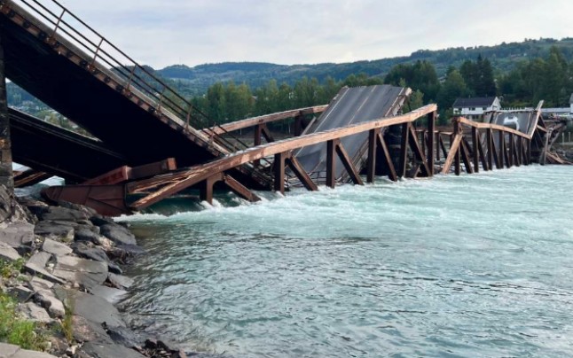 Prăbuşirea podului rutier în sudul Norvegiei nu s-a soldat cu victime