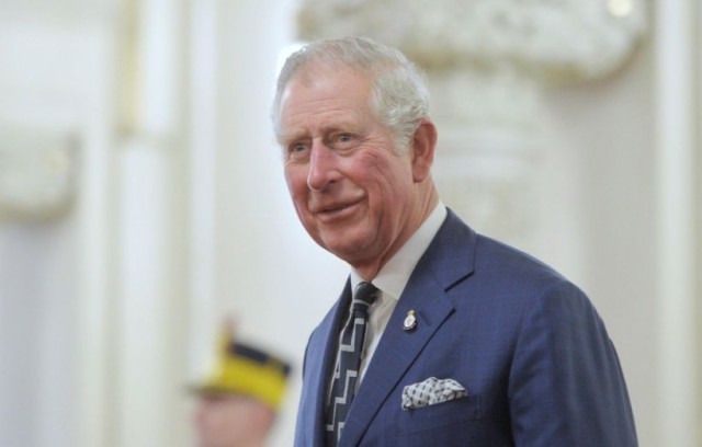 Angajaţi ai regelui Charles, anunţaţi că şi-ar putea pierde slujbele