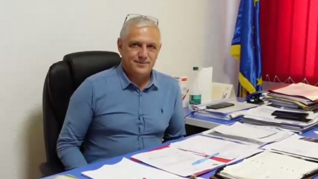 Scandal cu iz sexual. Un primar i-ar fi cerut favoruri unei tinere angajate