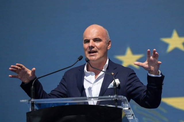 Rareş Bogdan bate cu pumnul în masă și anunţă „război” pentru Schengen