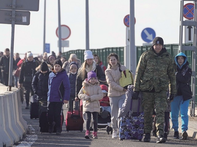Polonia îi pune la plată pe refugiații ucraineni