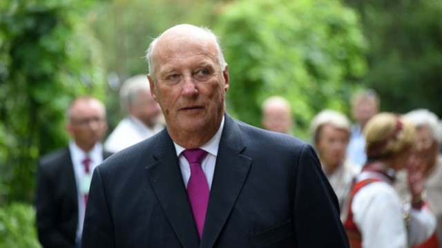 Regele Harald al V-lea al Norvegiei, spitalizat în urma unui acces de febră