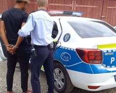 Cinci tineri, reținuți pentru că au furat bateriile mai multor mașini, în Medgidia