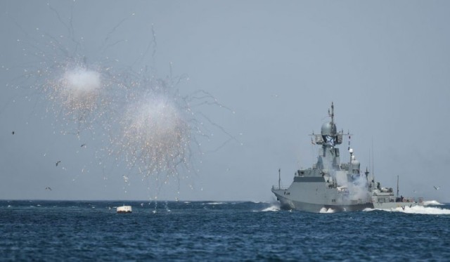 Rusia își mobilizează flota de război în Marea Neagră