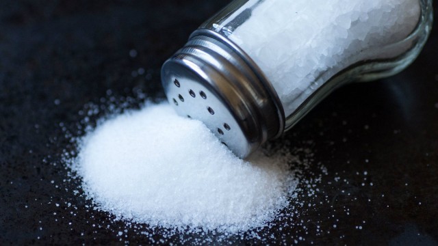 Câtă sare trebuie să consumăm pe zi. Multă lume nu ştie şi greşește
