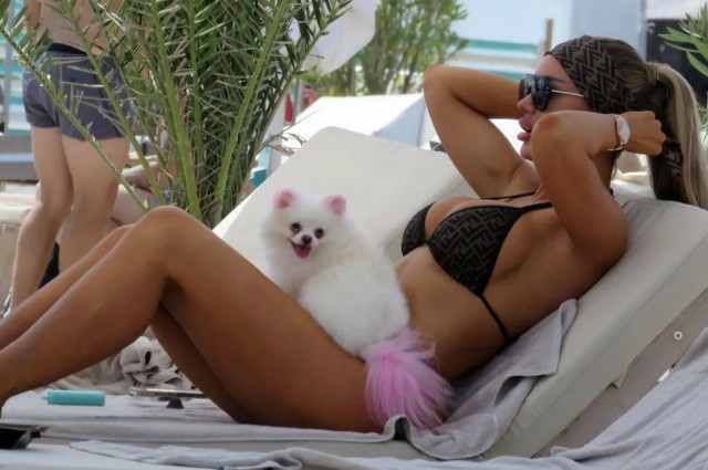 Bianca Drăgușanu a făcut valuri pe plaja din Mamaia