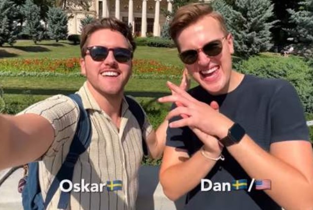 Doi turiști suedezi, încântați de gustul micilor din România! Video