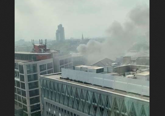 Un incendiu de proporţii a izbucnit sub un pod de cale ferată din centrul Londrei