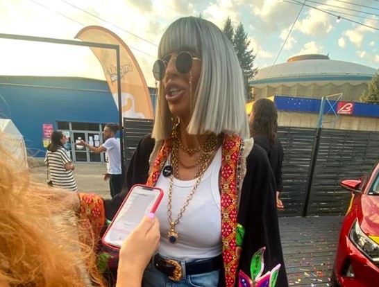 Raluca Bădulescu, plină de aur, cu o ținută de aproape 10.000 de euro, la o petrecere