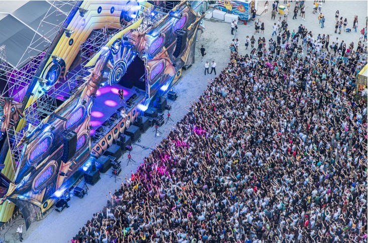 Peste 60.000 de fani din România și străinătate s-au distrat în prima zi a Neversea