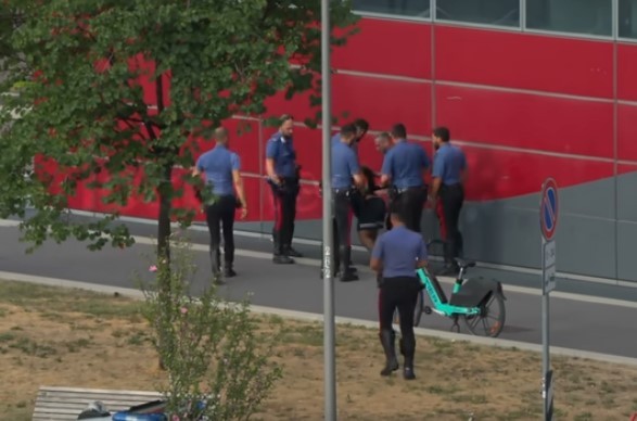 Scene ca în Stan și Bran: Români arestați de carabinieri la Milano. Video