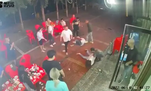 China: 28 de persoane au fost inculpate după o agresiune violentă asupra unor femei