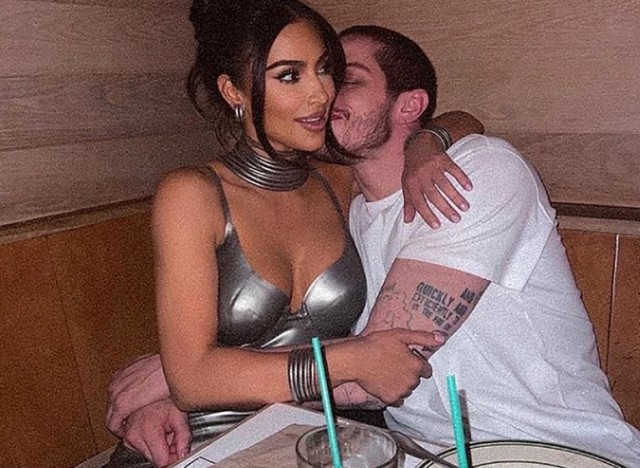 Face bani cu lopata, dar în dragoste n-are pic de noroc! Kim Kardashian s-a despărțit de Pete Davidson