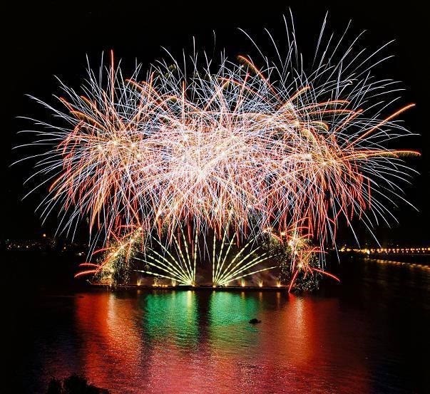 Focuri de artificii vor aprinde cerul Constanței, de Ziua Marinei!