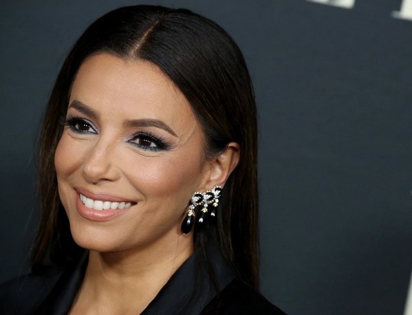 Eva Longoria, incendiară în bikini la 47 de ani. Zici că e Kim Kardashian