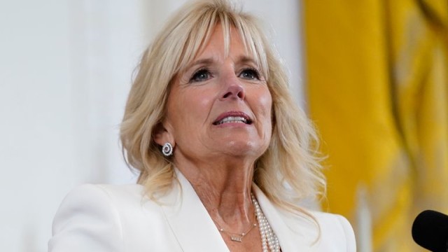 Soția lui Joe Biden, vaccinată cu patru doze, are din nou COVID-19, la patru zile după ce se vindecase