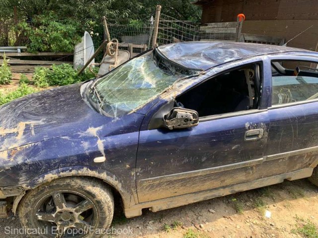 Focuri de armă pentru oprirea unui şofer băut, fără permis, cu o maşină neînmatriculată