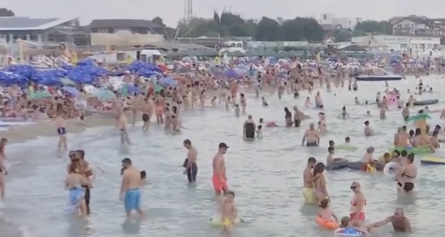 ”Litoralul pentru toți” atrage numeroși turiști în stațiunea Mamaia, la începutul lunii septembrie