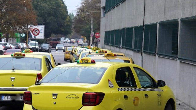 Țeapă între taximetriști: A spus că îi vinde autorizația de taxi și apoi a cedat-o altei persoane