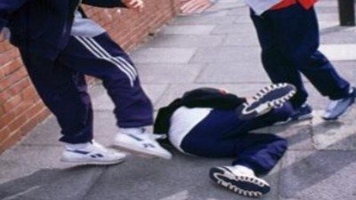 Bătut măr de doi indivizi beți, că a refuzat să le dea o țigară