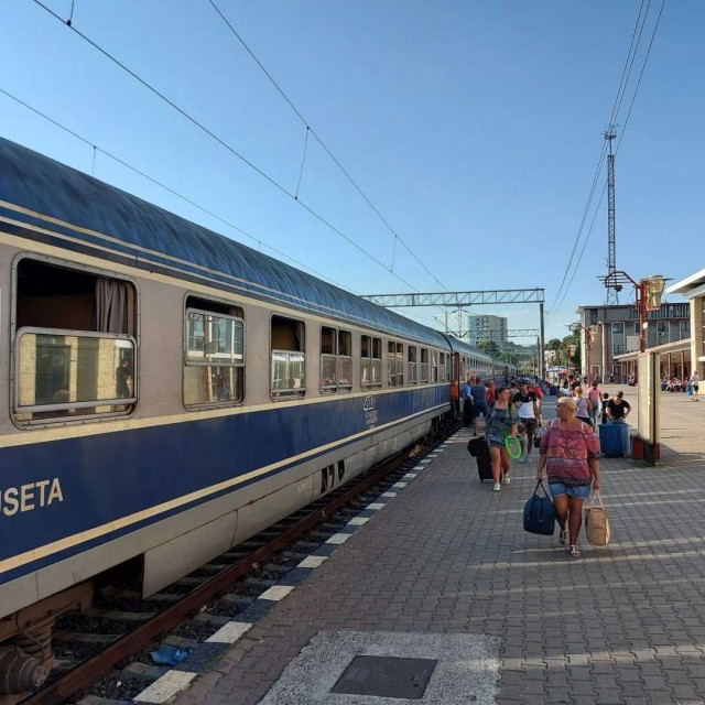 CFR Călători a anunţat când vor fi puse în circulaţie Trenurile Soarelui