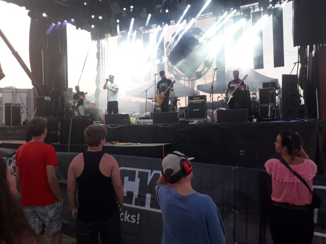 Distracție maximă la festival de rock alternativ de la Tuzla. Video