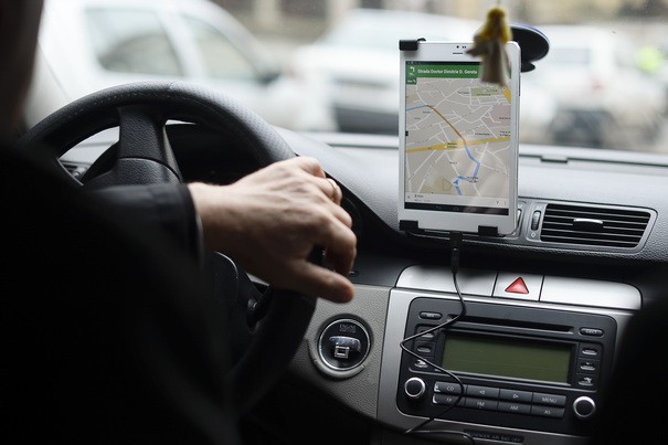 Uber-iștii din țară vin să le ia fața șoferilor de pe litoral