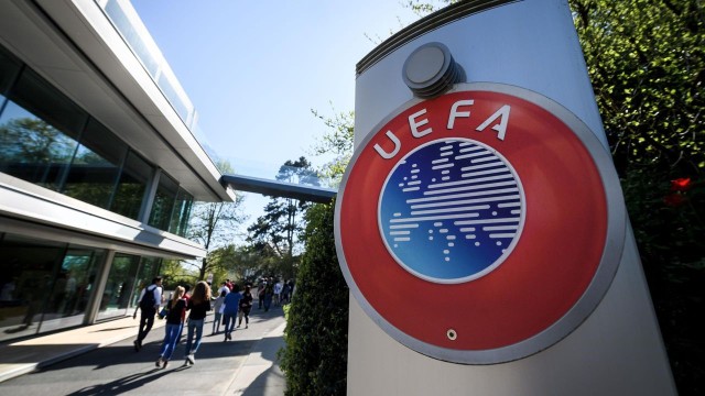  Fotbal: FC Barcelona, anchetată de UEFA în legătură cu scandalul arbitrajului 
