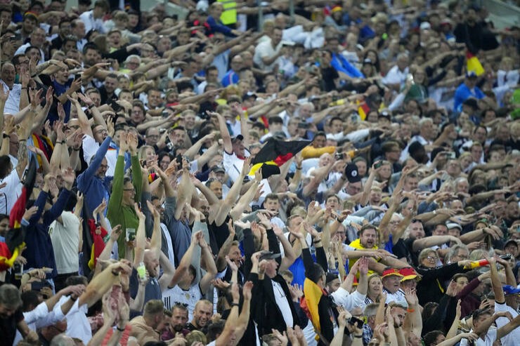 Fotbal: UEFA va testa timp de un an tribunele în picioare Fotbal: UEFA va testa timp de un an tribunele în picioare