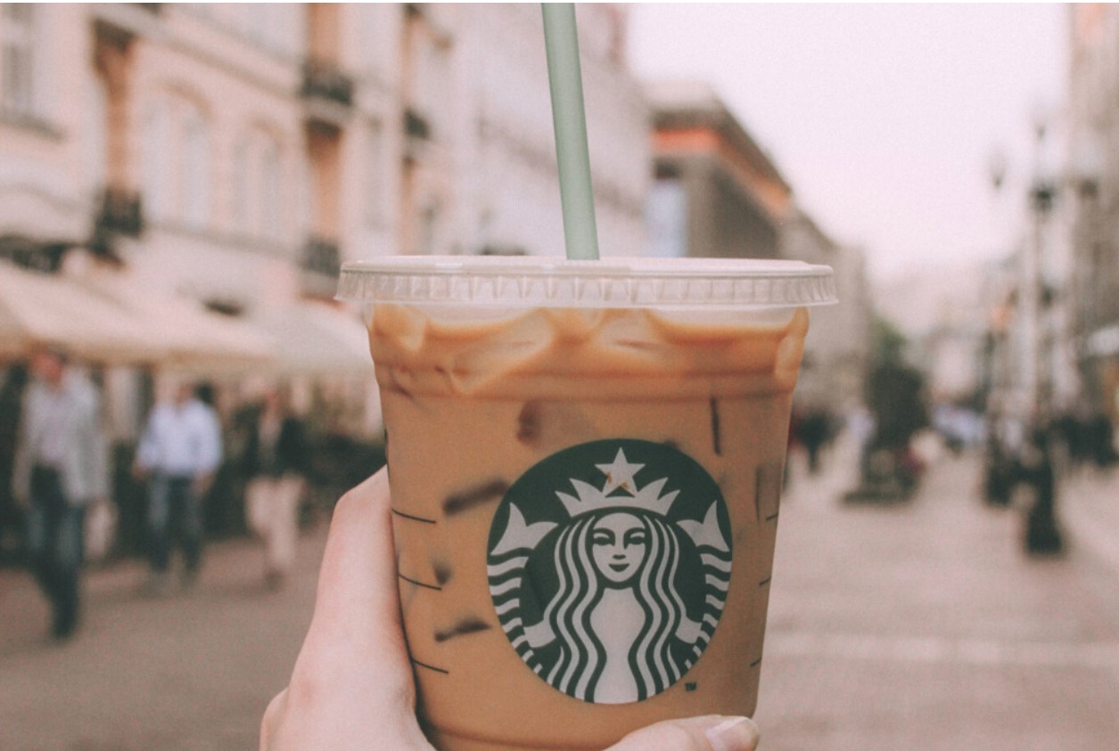 Celebrul lanț de cafenele Starbucks amenință cu plecarea din Marea Britanie