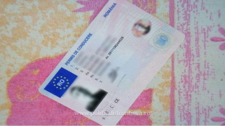 Un tânăr de 19 ani este cercetat după ce a fost prins la frontieră cu documente false