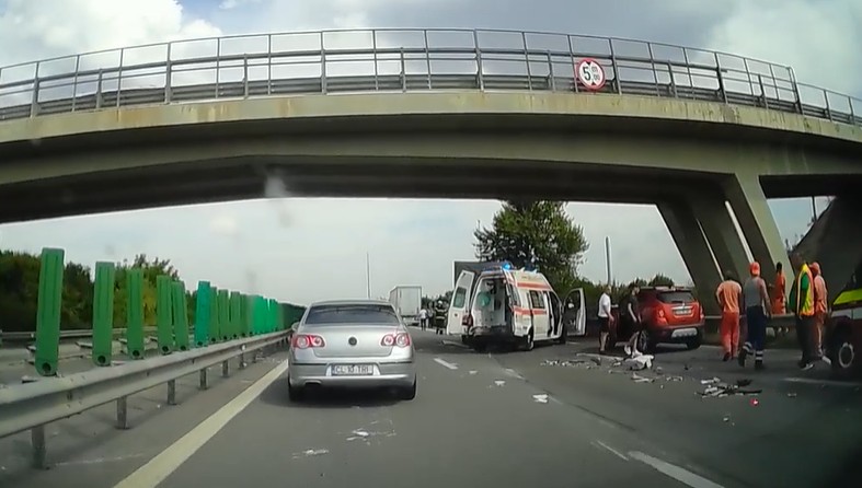 Accident rutier pe A2; a fost necesară intervenția cadrelor medicale. Video