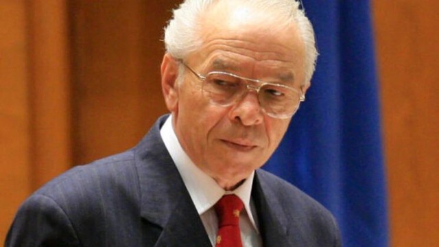 Văcăroiu: România a cedat, pentru 9 milioane de dolari, 7.500 de societăţi în valoare de 350 miliarde dolari