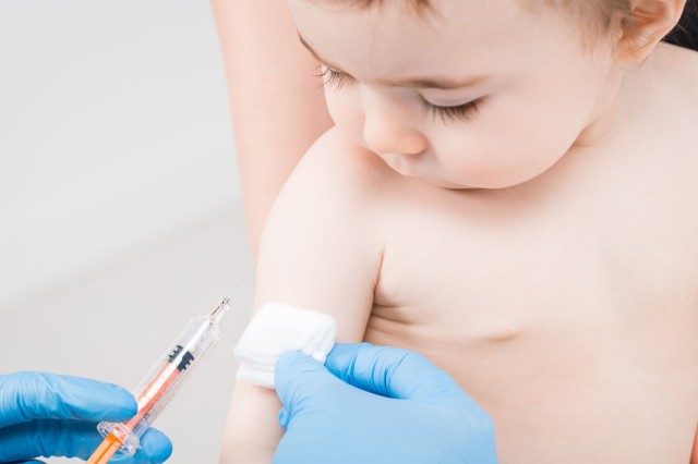 Medicii de familie atrag atenţia asupra pericolului de întrerupere a vaccinării copiilor