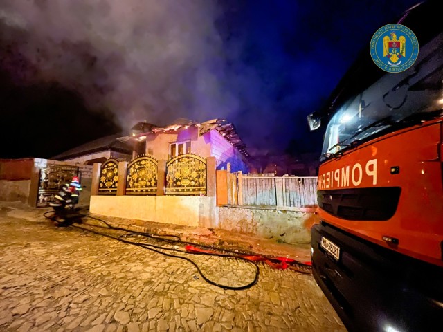 Incendiu de proporții la 4 case din Babadag!