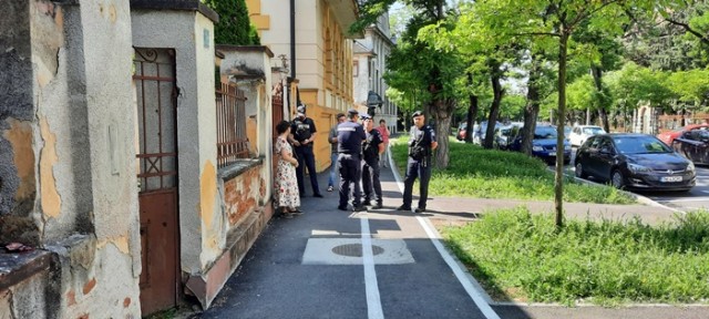 Scandal între vecini: Vă tai urechile cu sabia; vă închid în casă și vă dau foc