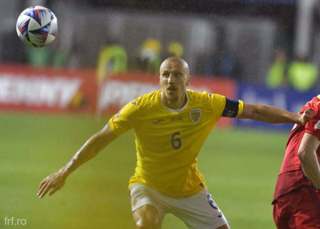Fotbal: Căpitanul naţionalei României, Vlad Chiricheş, ratează meciurile cu Finlanda şi Bosnia