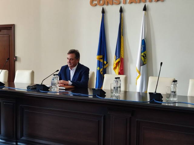 Mihai Lupu a semnat contractele pentru serviciul de transport public judeţean de persoane
