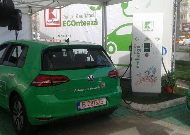 O firmă fondată de un candidat PLUS la Consiliul Local se va ocupa monta stațiile de încărcare mașini electrice în Port