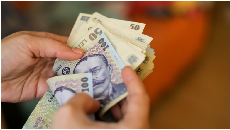 O tânără de 18 ani a furat buletine și a luat cu ele credite și produse în rate de peste 100.000 de lei