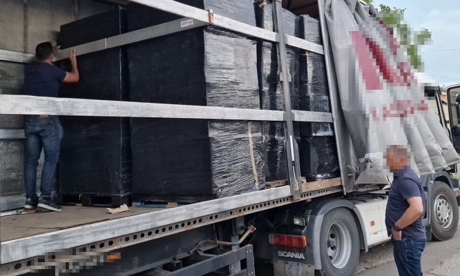 Percheziții în Constanța: Ţigări de contrabandă de peste 11 milioane de lei, depistate de polițiștii de frontieră