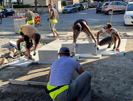 A început montarea pavelelor pe strada Ștefan cel Mare
