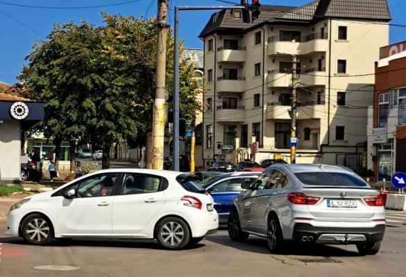 Accident la Delfinariu. Șoferul vinovat a fugit de la locul accidentului