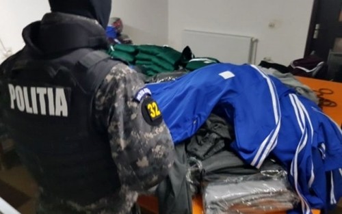 Val de dosare penale pentru operatorii economici de pe litoral care vindeau îmbrăcăminte ”de firmă”