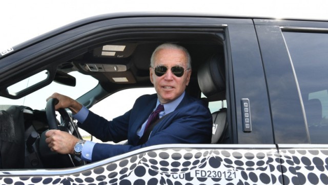 Soluția lui Biden la criza carburanților: Renunțarea la acciză în loc de compensarea sau plafonarea prețului
