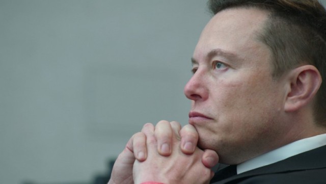 Elon Musk renunță să mai cumpere Twitter