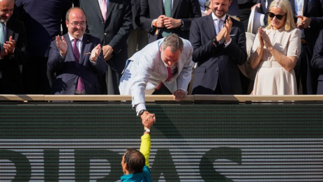 Rafael Nadal, felicitat din tribune de Regele Spaniei