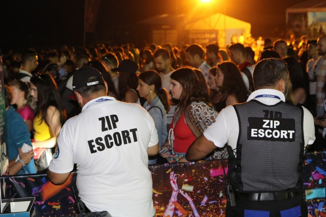 Securitatea festivalului NEVERSEA este asigurată de Zip Escort